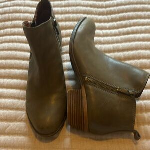 Lucky Brand booties size 8